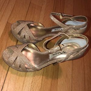 GOLD HEELs❤️❤️💙🥳